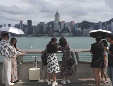 Le secteur du tourisme de Hong Kong peut se tourner vers la Chine continentale pour obtenir un coup de pouce, mais éviter une dépendance excessive, selon un important groupe d'entreprises.
