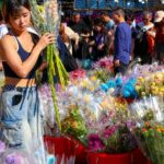 Early flower blooms in warm weather add to sellers’ woes at festival fairs