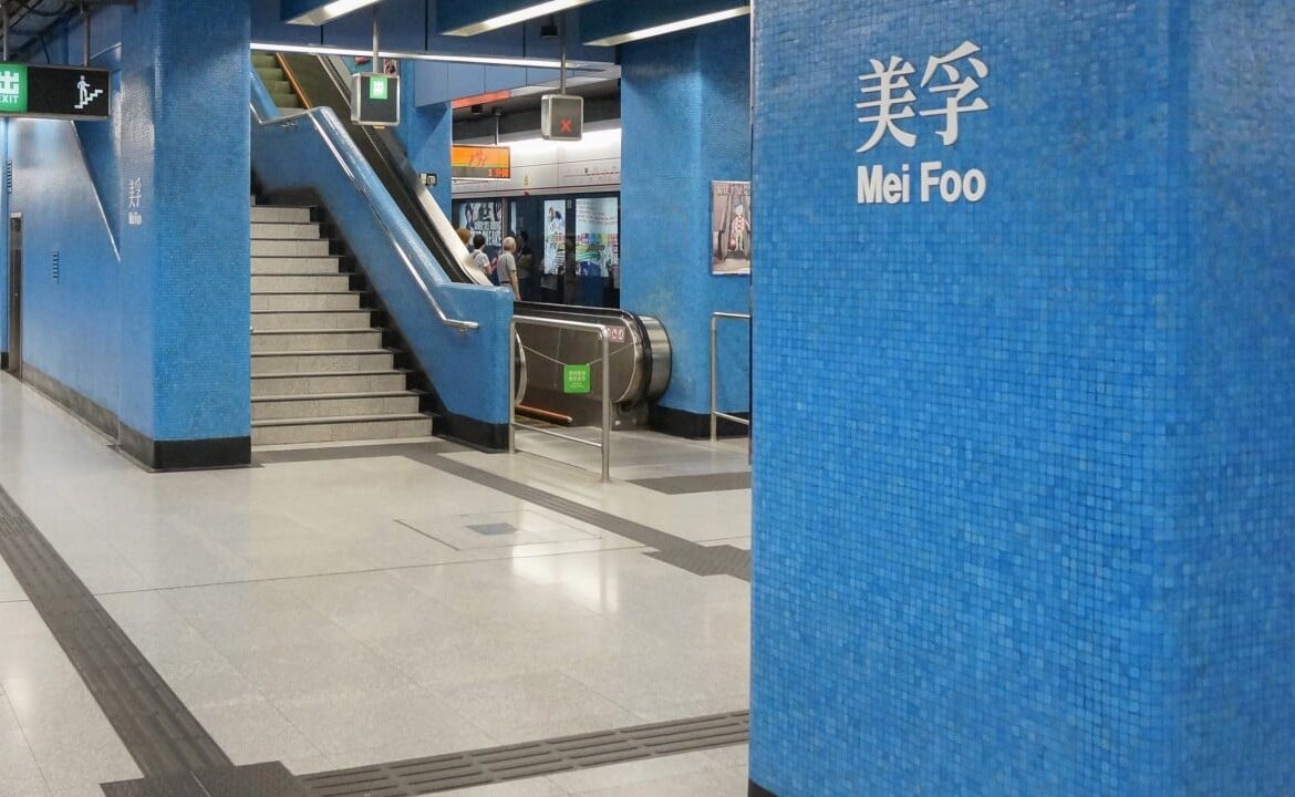 Hong Kong police hunt suspect over phones snatched at MTR stations