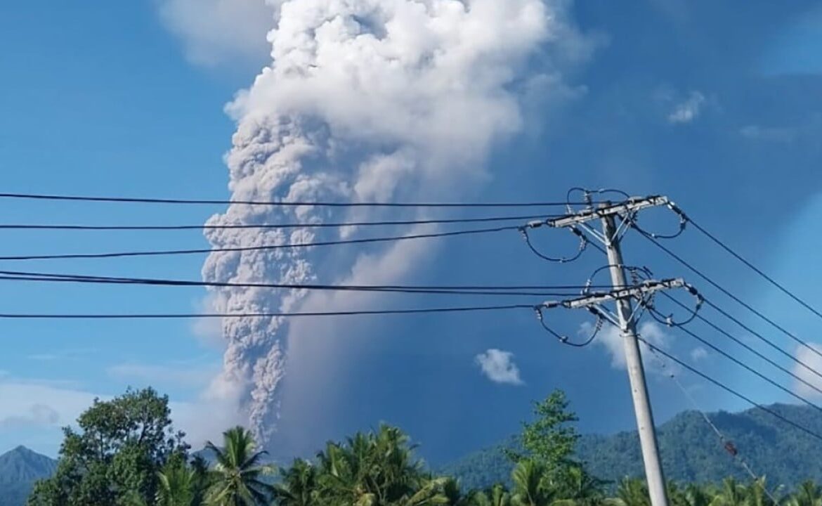 Mount Dukono eruption in Indonesia kills 3 hikers, including 2 Singaporeans