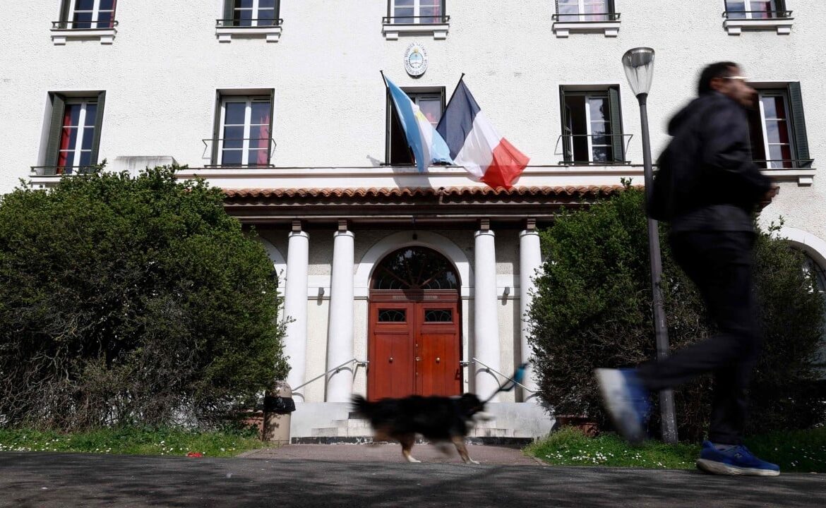 ‘Mini-dictatorship’: students slam far-right turn at Argentina-run residence in Paris