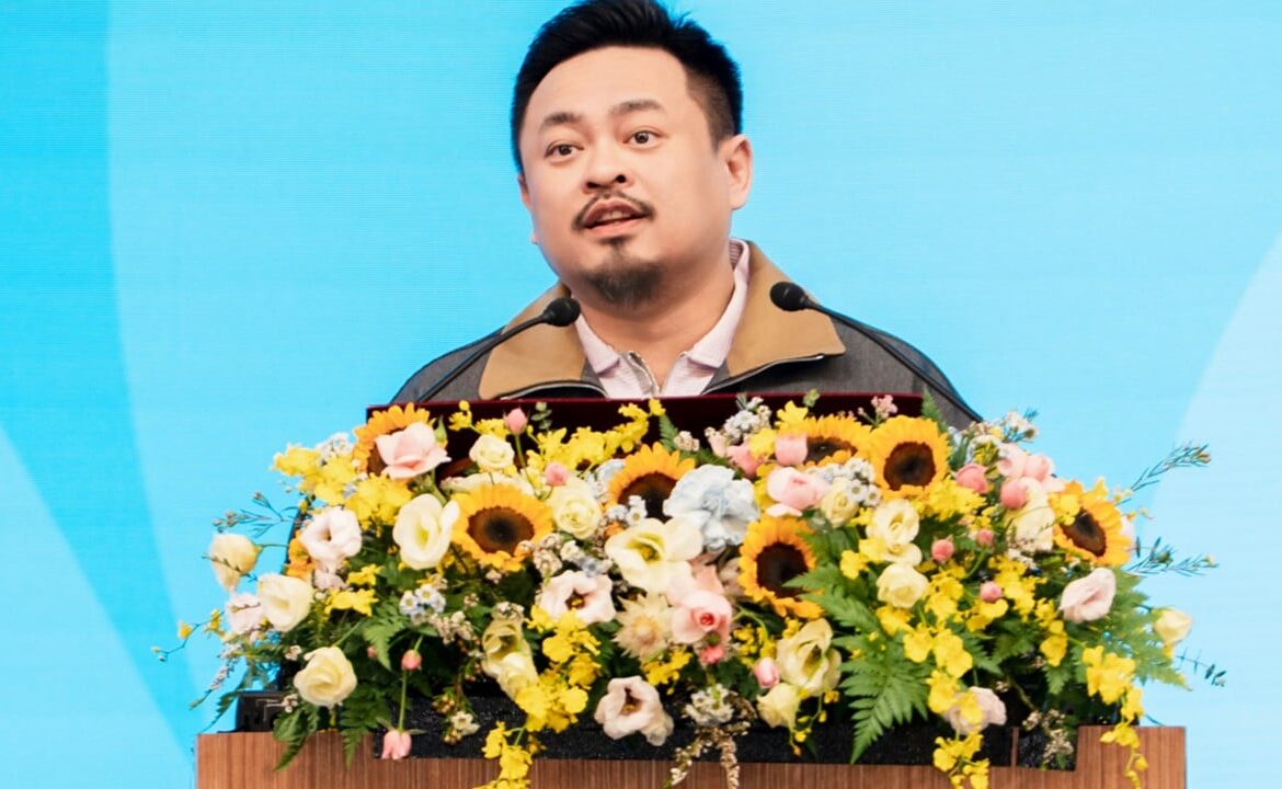 How will Beijing receive the most senior Taiwan official at Apec events this year?
