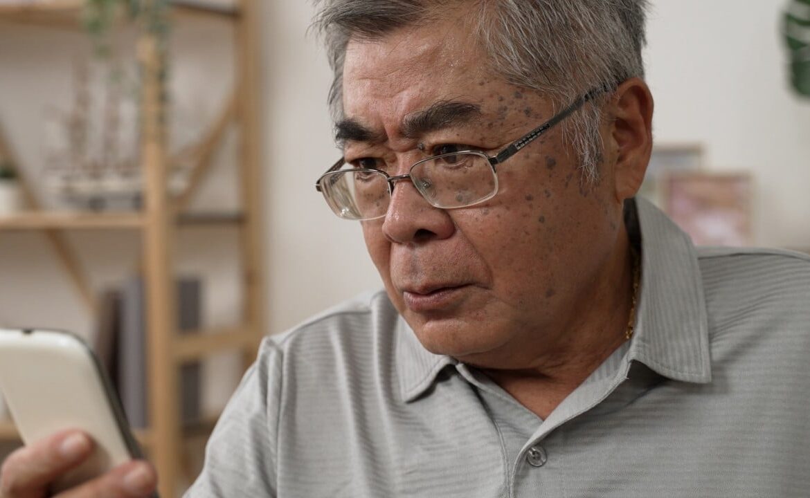 Pop-up ad accused of delaying life-saving call during Chinese woman’s heart attack sparks debate