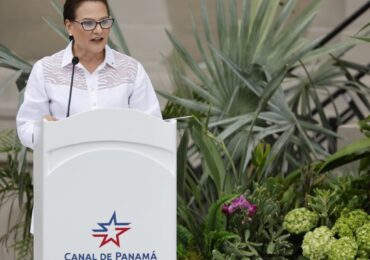 New Panama Canal chief considers more cuts in transits due to El Nino