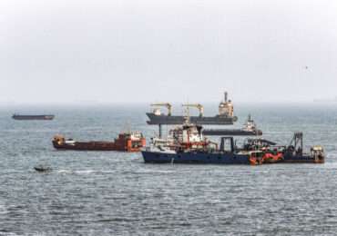 US Says More Than 17 Million Barrels of Oil Passed Through Strait of Hormuz on Monday
