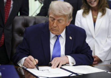Trump Signs Stopgap Bill to Fund Government Through Midterms