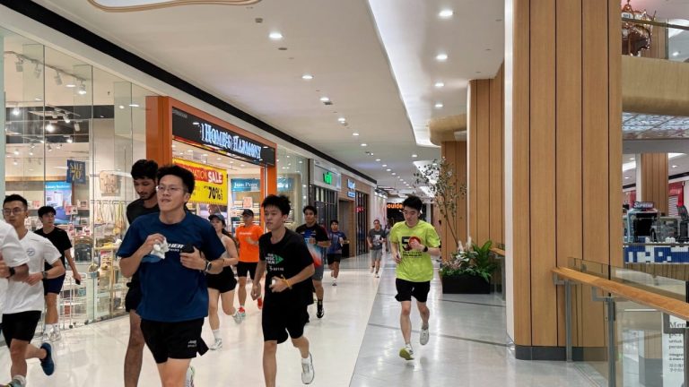Haze forces Malaysian fitness groups to swap outdoor runs for shopping mall laps