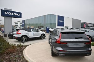 Volvo Cars Deepens Cuts as China Revenue Nearly Halves
