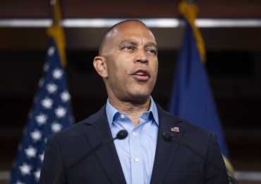 Jeffries Says Democrats Will Move Against Hegseth If Trump Doesn’t