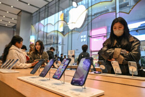 China Clears Apple’s AI Rollout With Alibaba’s Models Built In